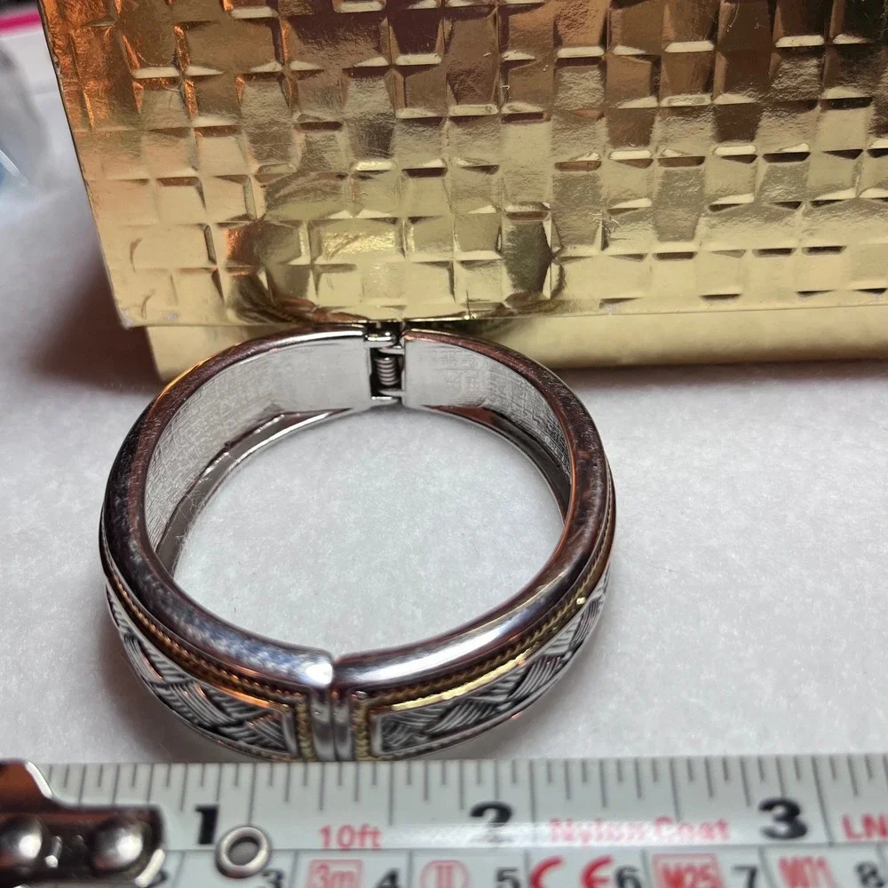 Unbranded Basketweave Hinged Bangle Bracelet Women OS Silver Gold ExcellentWoven